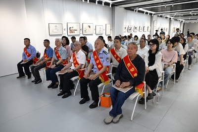 “中國(guó)夢(mèng)·勞動(dòng)美”慶祝中華全國(guó)總工會(huì)成立100周年勞模風(fēng)采藝術(shù)展開(kāi)幕